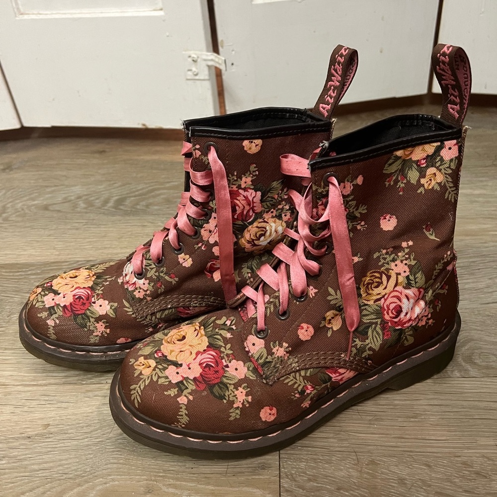 Women’s floral Doc Martens